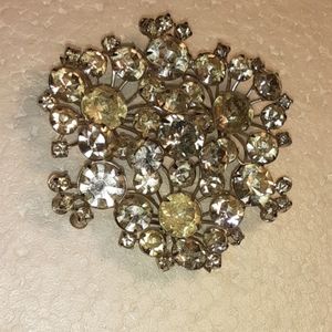 Mid Century Gale Cluster  Of  Flowers Brooch